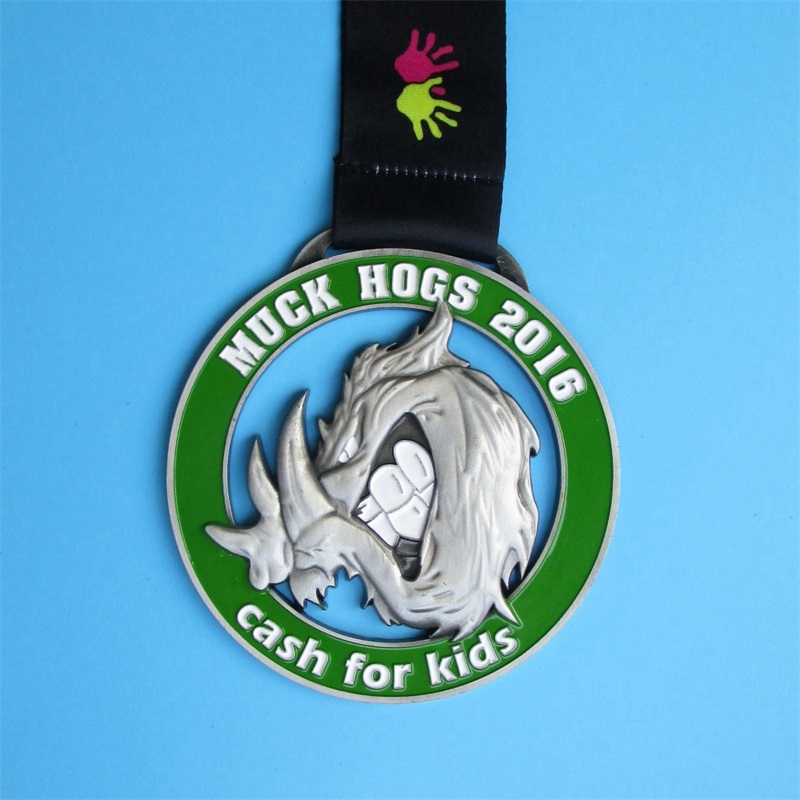 Anpassade medaljer Race for Kids Cut Out Hollow Medaljer